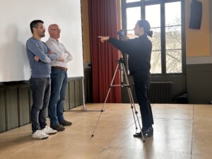 Instruktionen hinter der Kamera...